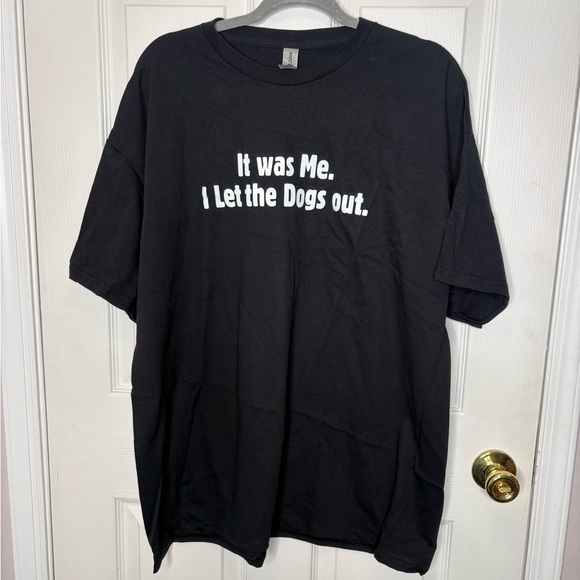 Gildan T-Shirt 2XL Black Funny Dog Quote “It Was Me, I Let The Dogs Out.” NWT - Picture 2 of 5